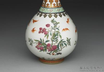 图片[2]-Gall-bladder-shaped vase with falangcai polychrome decoration of three auspicious fruits, Qing dynasty, Qianlong reign (1736-1795)-China Archive